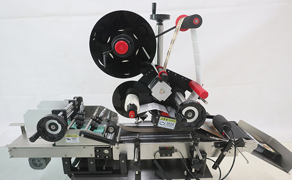 全自動高速分卡貼標(biāo),貼標(biāo)機(jī),平面貼標(biāo)機(jī)