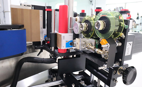 全自動(dòng)臥式圓瓶貼標(biāo)機(jī),圓瓶貼標(biāo)機(jī),全自動(dòng)貼標(biāo)機(jī)