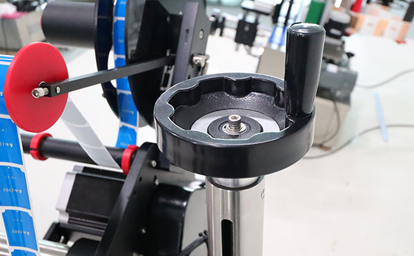 貼標(biāo)機(jī),全自動(dòng)貼標(biāo)機(jī),圓瓶貼標(biāo)機(jī)