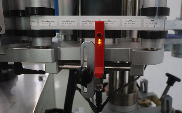 滾貼貼標(biāo)機(jī),貼標(biāo)機(jī),全自動(dòng)貼標(biāo)機(jī)