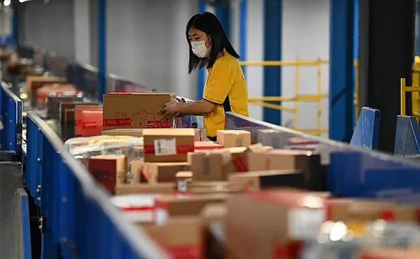 快遞包裹分揀機,包裹分揀機,快遞分揀設(shè)備,佼佼者自動化